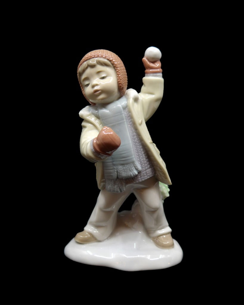 Figurine Lladro - Garçon à la boule de neige ‹ Catalogue — Les